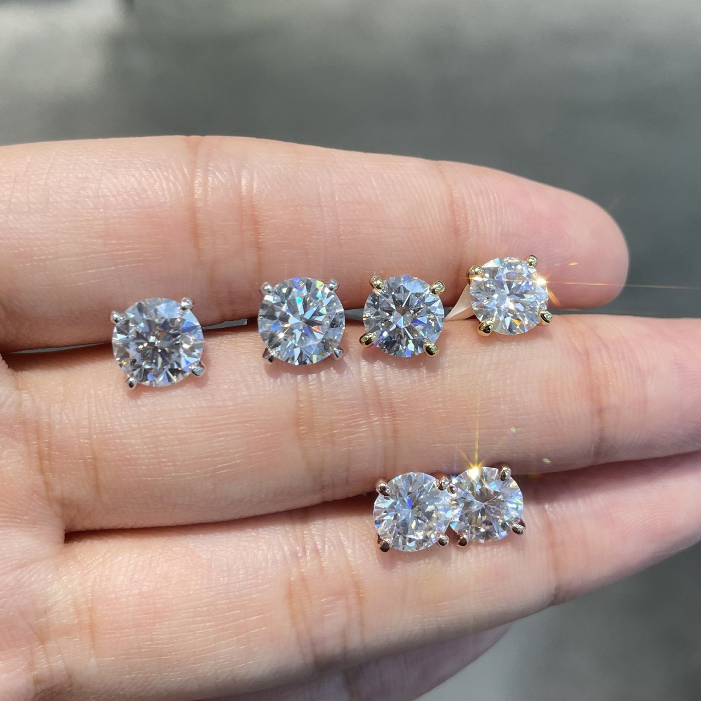 Moissanite 4-prong Stud Earring