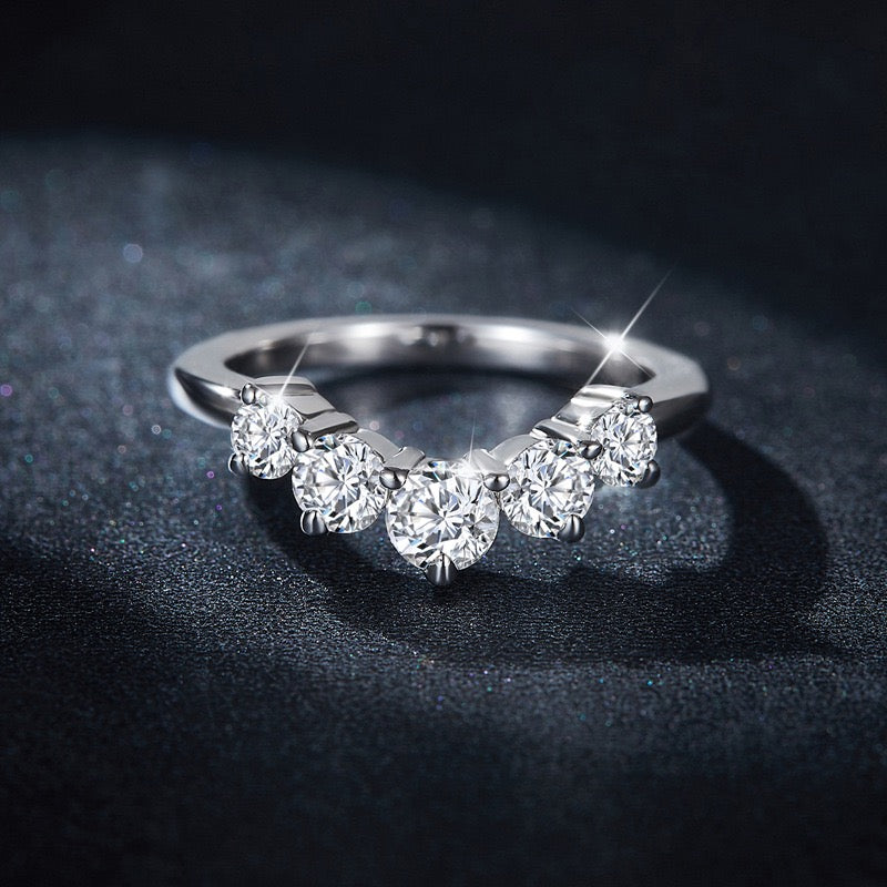 Moissanite stackable v band ring