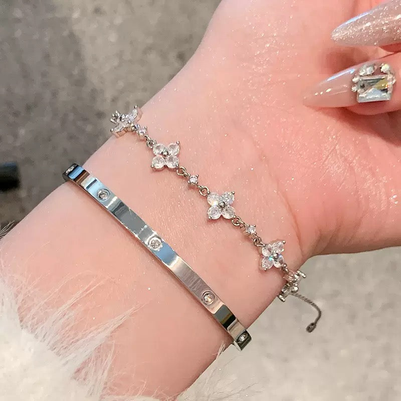 Tiny Clover Sliding Bracelet