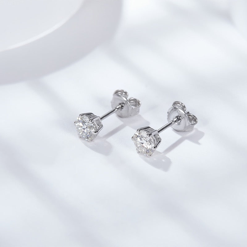 Moissanite 6-prong Stud Earring