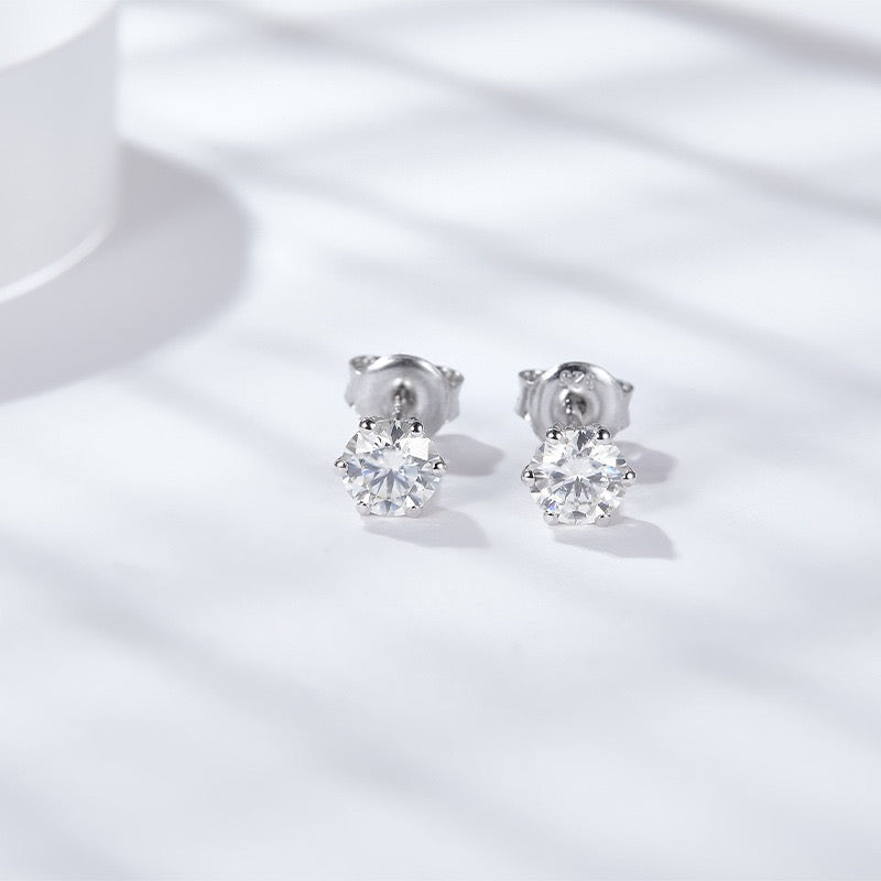 Moissanite 6-prong Stud Earring