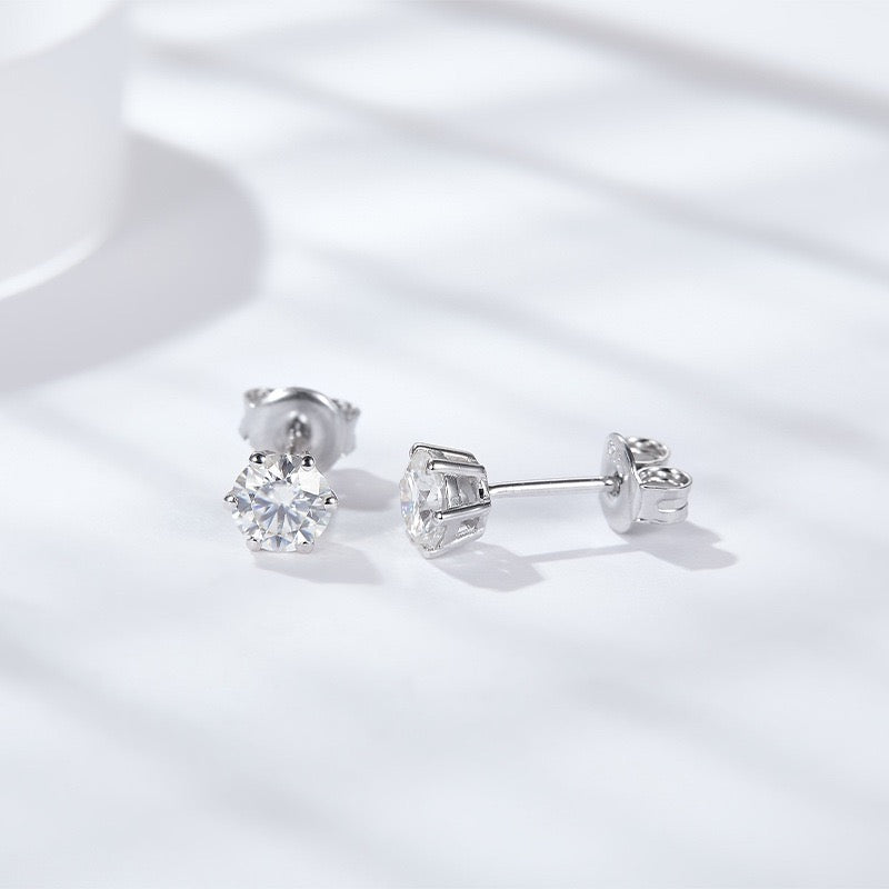 Moissanite 6-prong Stud Earring